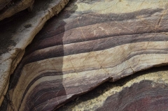 060 bedding layers and fractures in sandstone