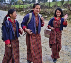 Phobjikha schoolgirls 2