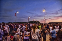 126Toulouse crowd assembling on Pont Neuf_