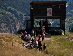 lineup-for-gondola-above-st-niklaus