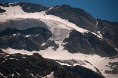hanging-glacier-above-moiry