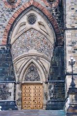 ottawa-parliament-door