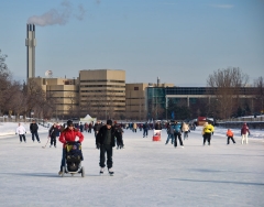 ottawa-ridean-canal-skaters-3