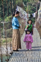 more hikers to Khamsum Yulley Namgyal Chorten