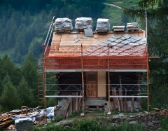 slate-roof-under-construction_1