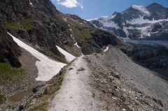 078along-moraine-to-cabane-de-moiry